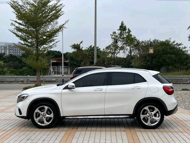 汕头19年奔驰GLA3