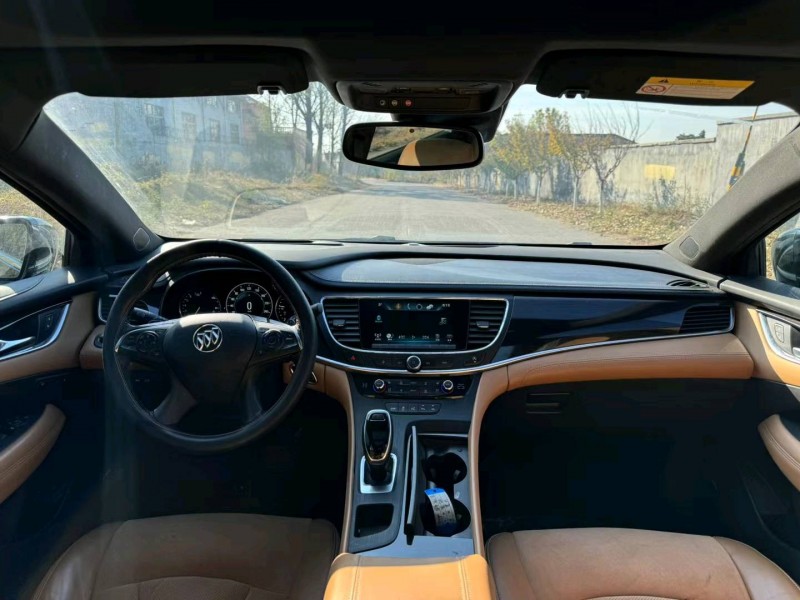 青岛18年别克君越8