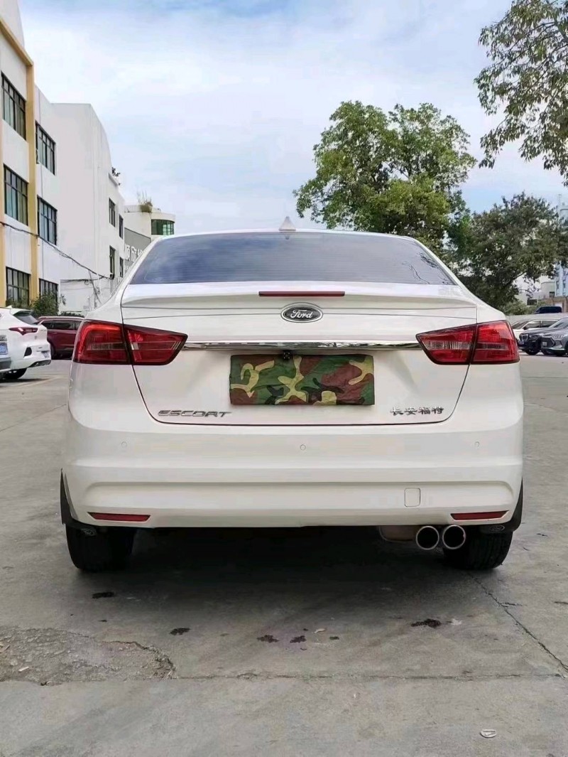 珠海17年福特福克斯6