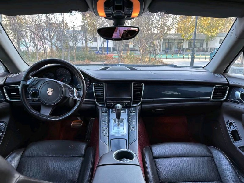 济南12年保时捷帕拉梅拉5