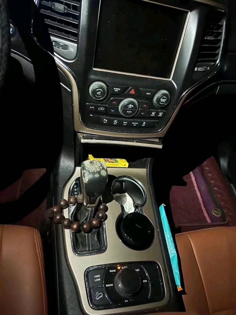 衡阳18年Jeep大切诺基3