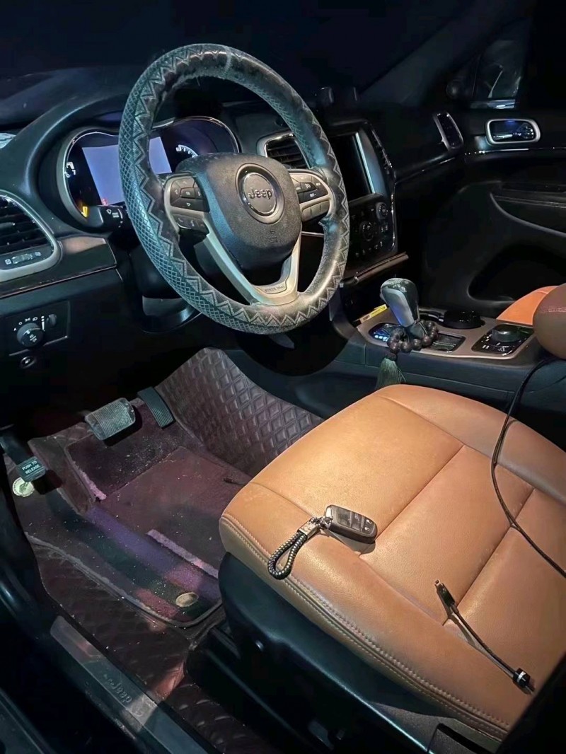 衡阳18年Jeep大切诺基4