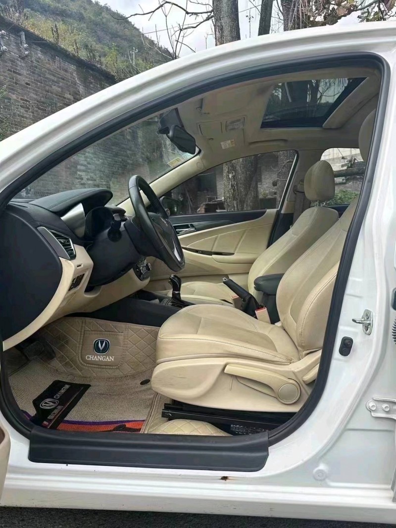 遵義17年長安汽車逸動8