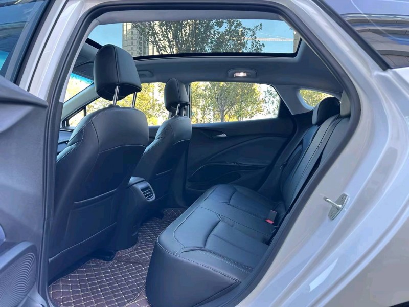 济宁23年别克微蓝5