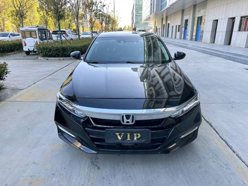 济宁18年本田雅阁1