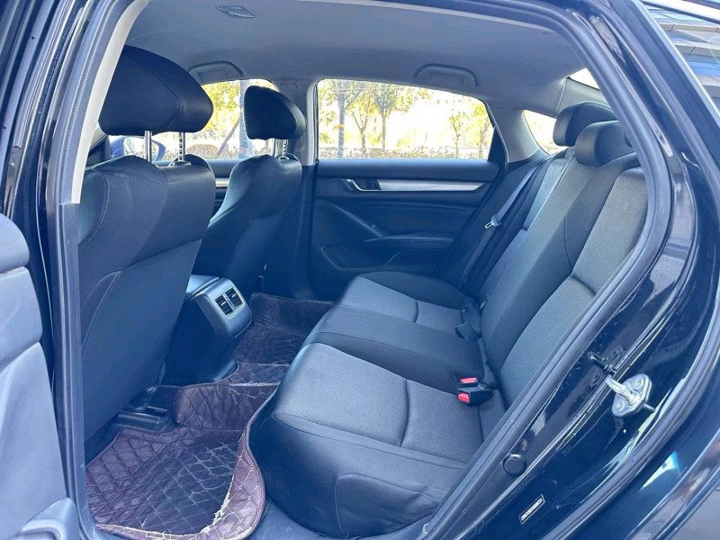 济宁18年本田雅阁6