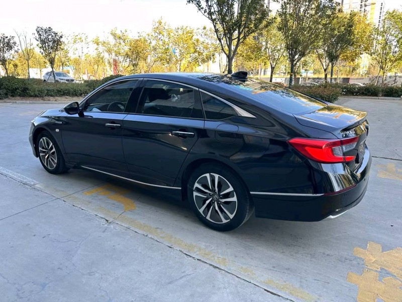 济宁18年本田雅阁7