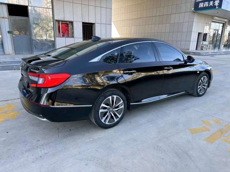 济宁18年本田雅阁8