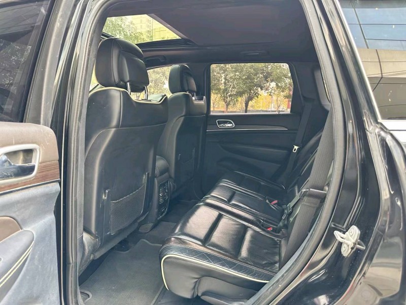 济宁16年Jeep大切诺基5