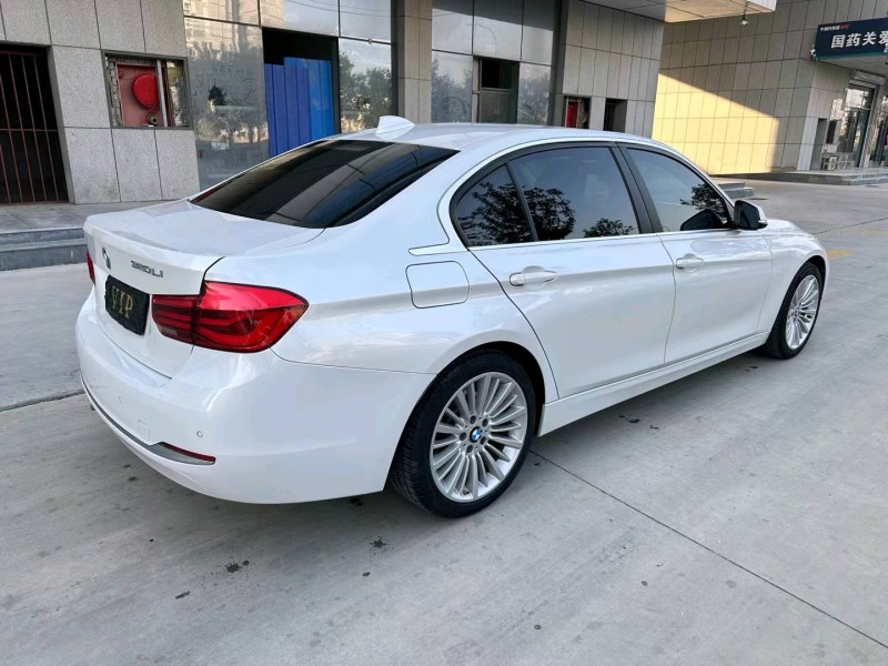 济宁18年宝马3系8