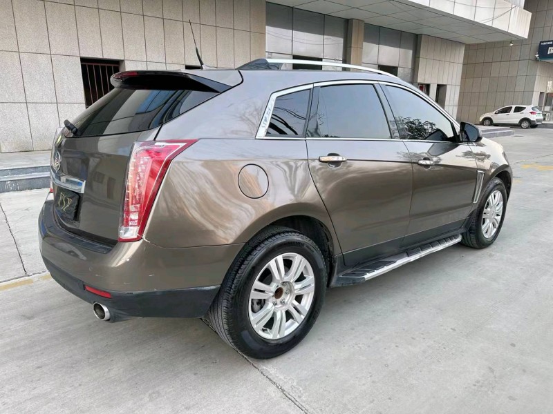 济宁16年凯迪拉克SRX8