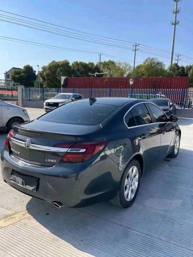 嘉兴14年别克君威9