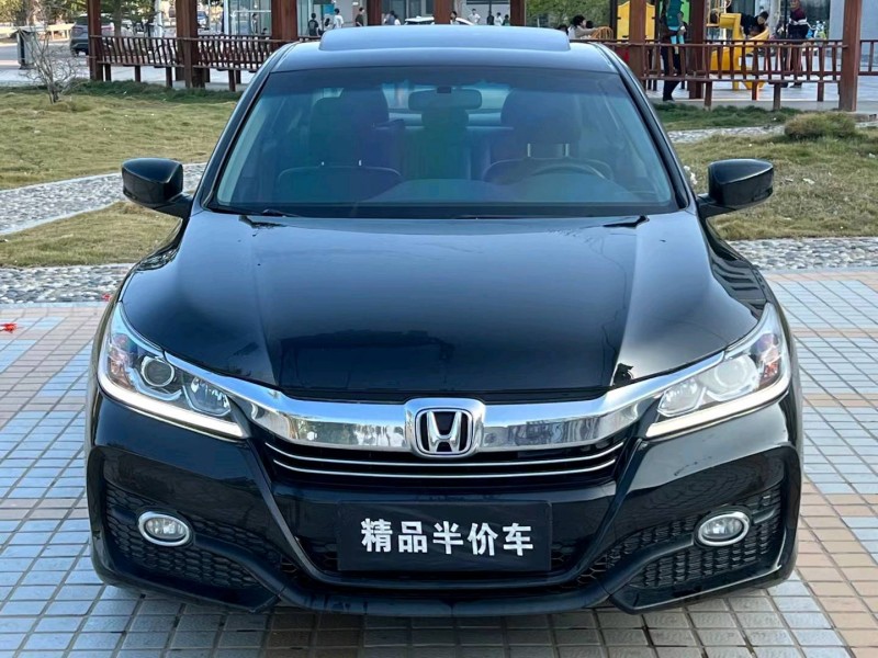 汕头17年本田雅阁1