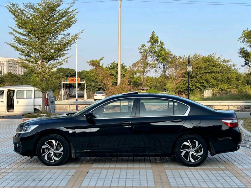 汕头17年本田雅阁3