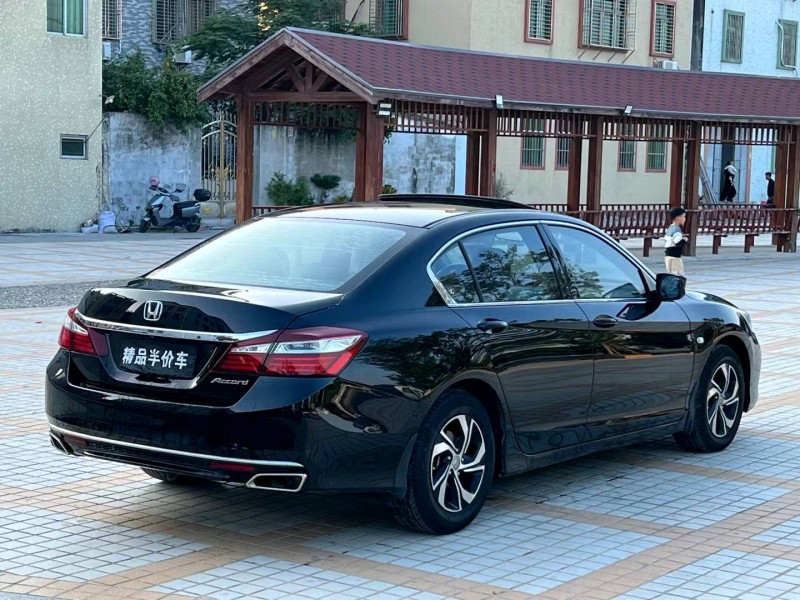 汕头17年本田雅阁8