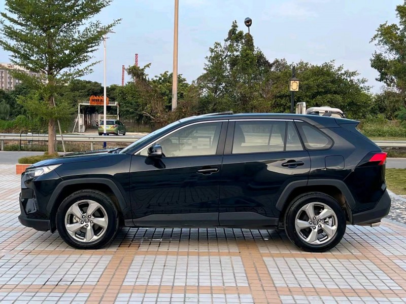汕头22年丰田RAV4荣放3