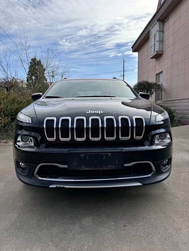 枣庄18年Jeep自由光1