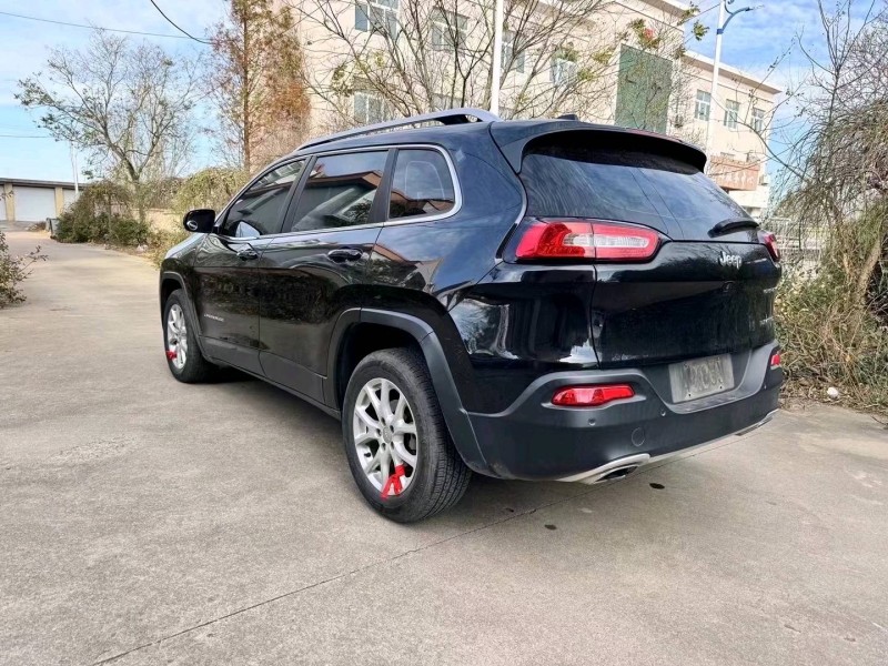 枣庄18年Jeep自由光4