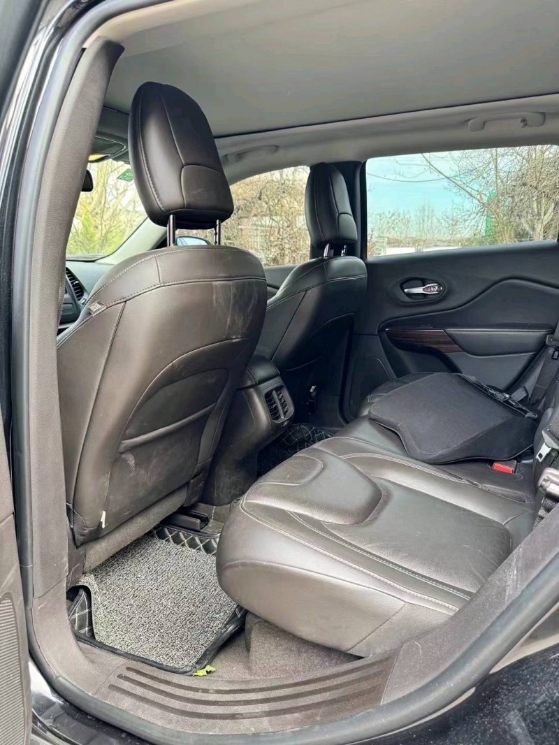 枣庄18年Jeep自由光5