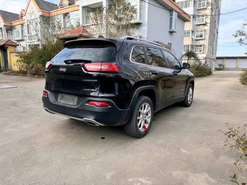 枣庄18年Jeep自由光7