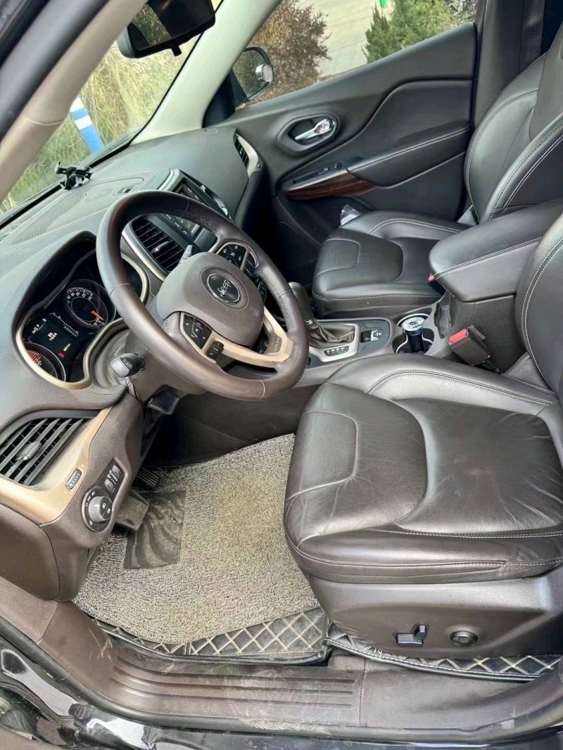 枣庄18年Jeep自由光8