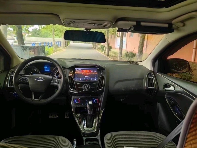 青岛16年福特福克斯5