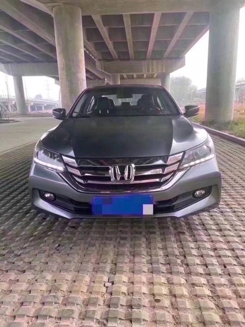 青岛14年本田雅阁1