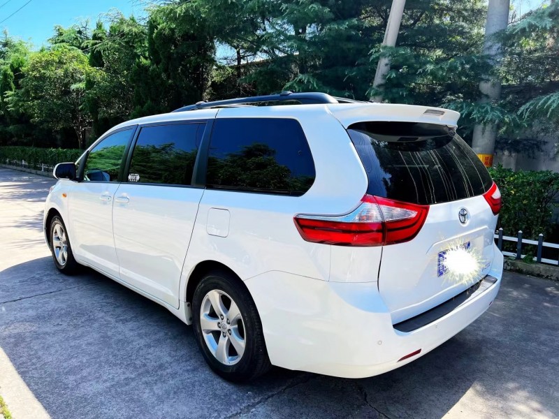 潍坊15年丰田塞纳5