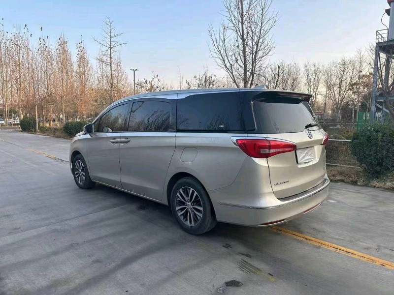 东营17年别克GL84