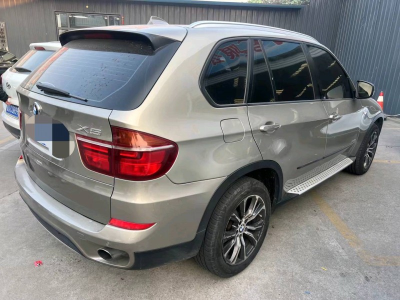 济南11年宝马X54