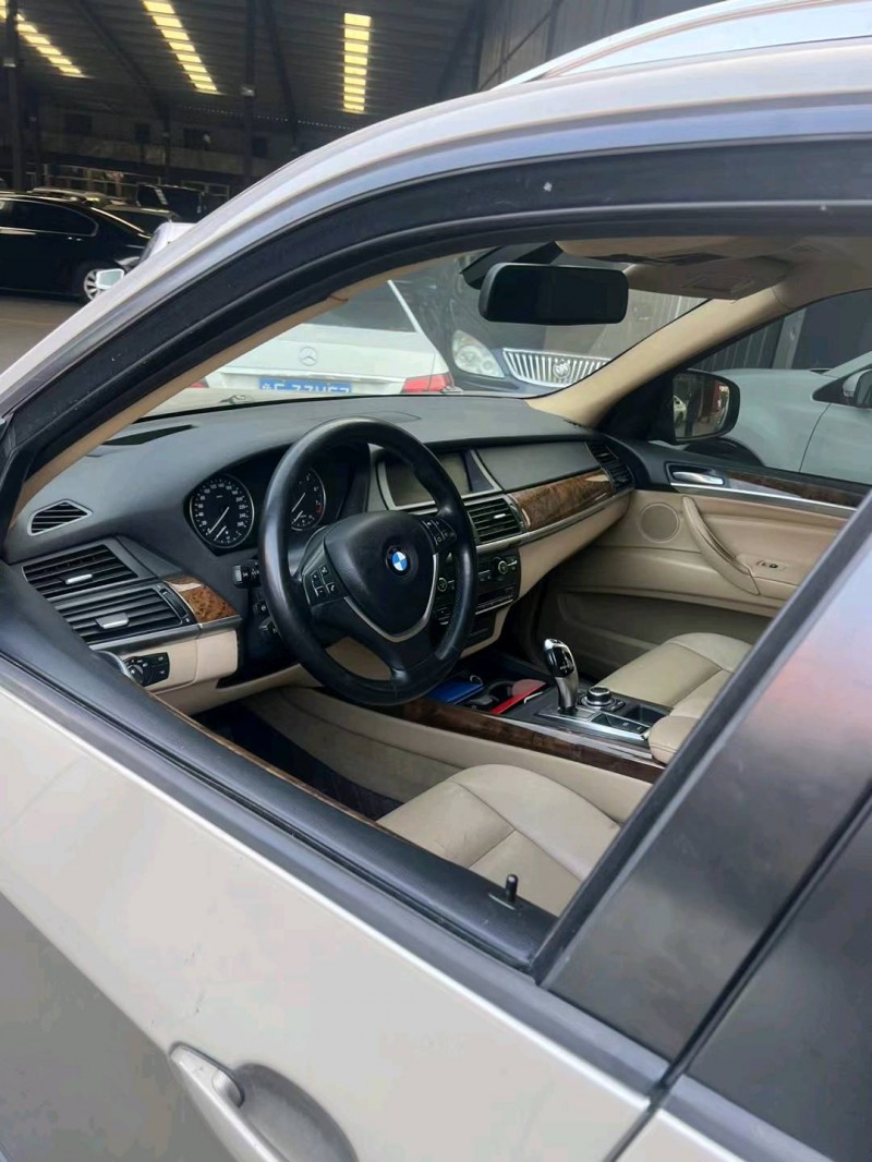 济南11年宝马X57