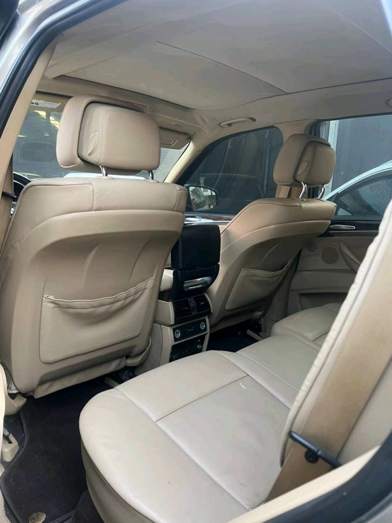 济南11年宝马X58