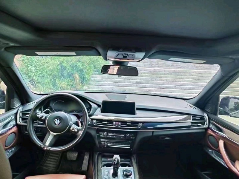 济南17年宝马X56