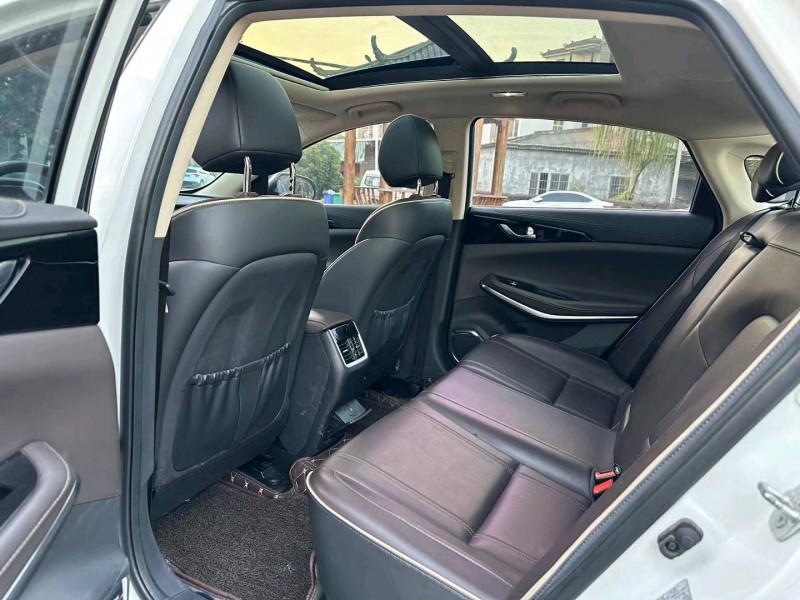 广州18年长安汽车睿骋CC3