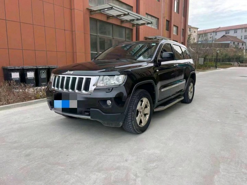 邢台13年Jeep大切诺基3