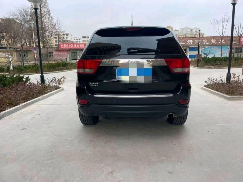 邢台13年Jeep大切诺基9