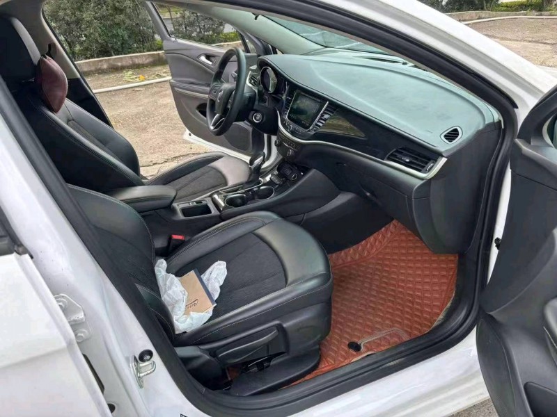 珠海21年别克威朗5