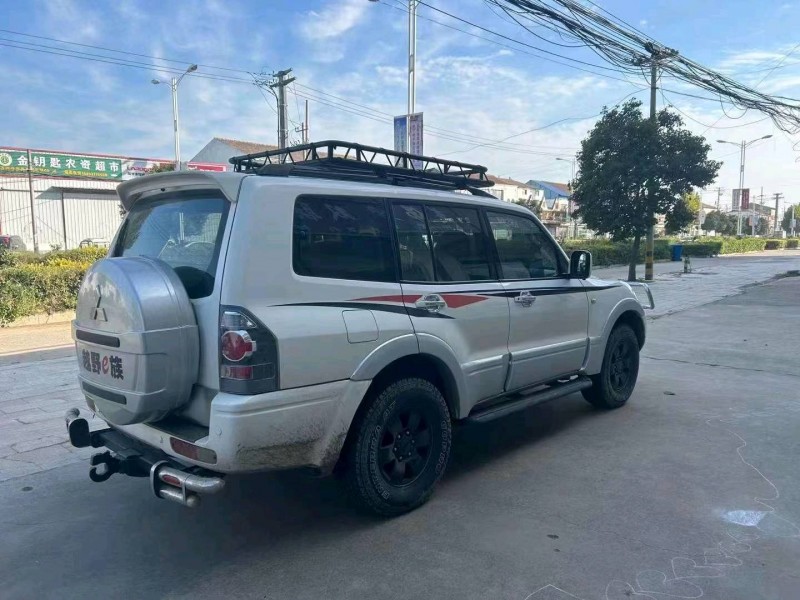 东营12年三菱帕杰罗3