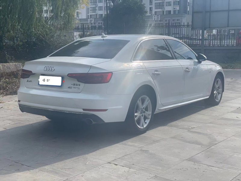 济宁17年奥迪A4L8