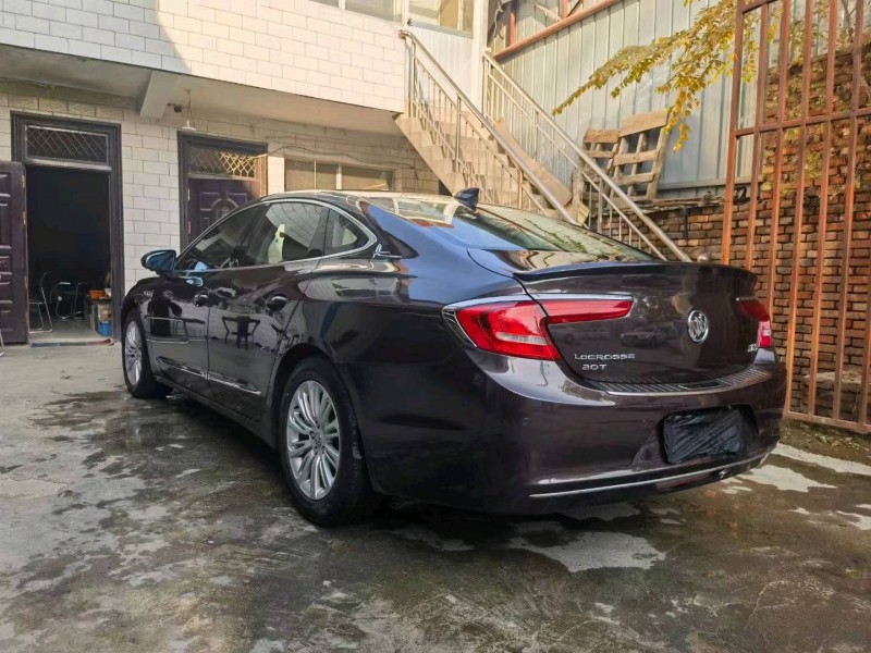 佛山17年别克君越8