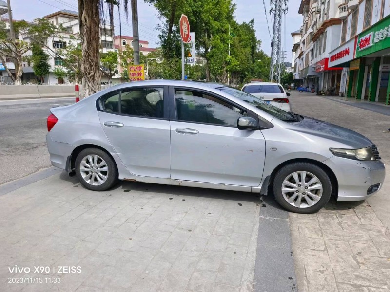 广州14年本田锋范4