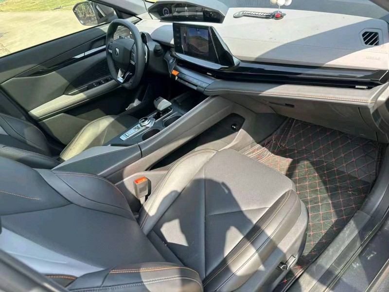 汕头22年长安汽车UNI-V7