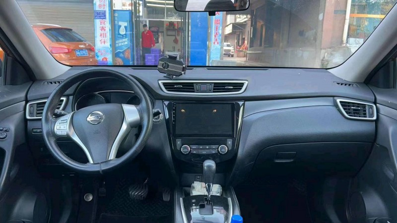 衡陽16年日產奇駿5