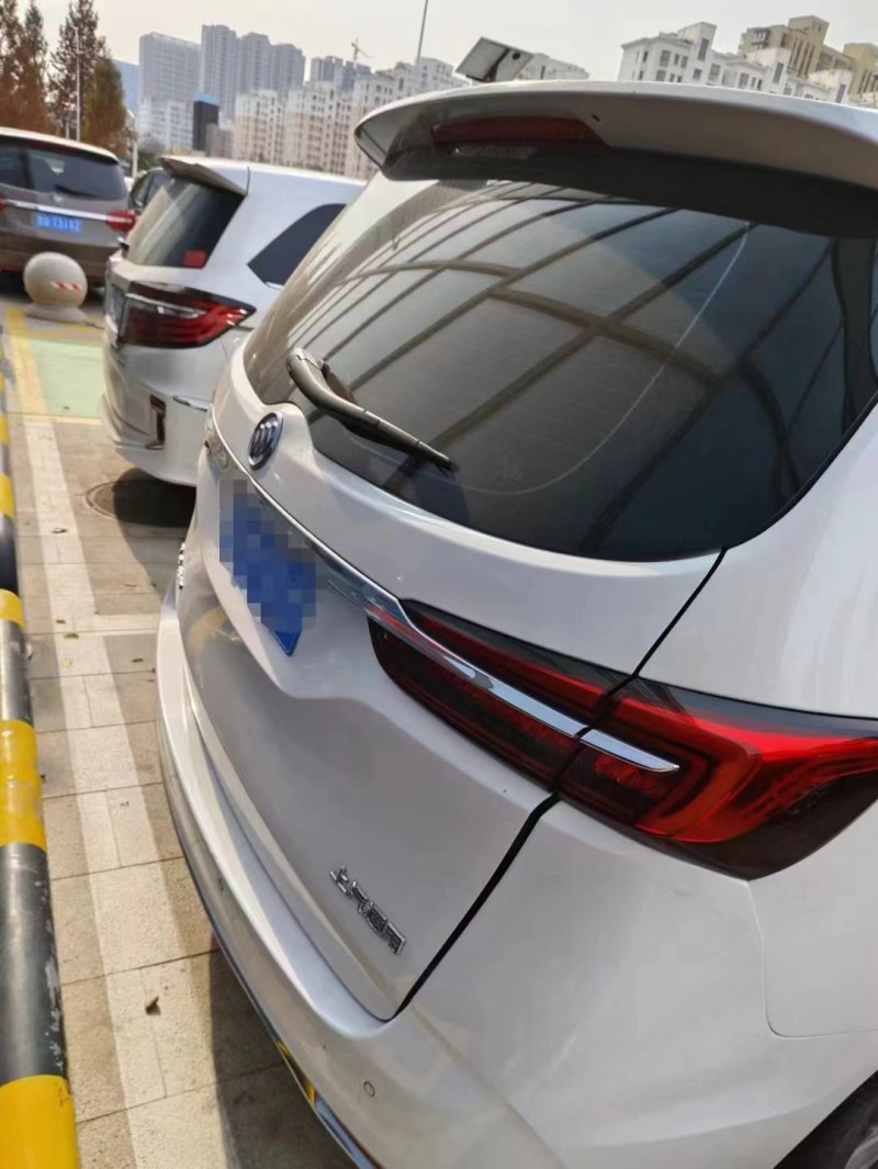 济宁21年别克GL86