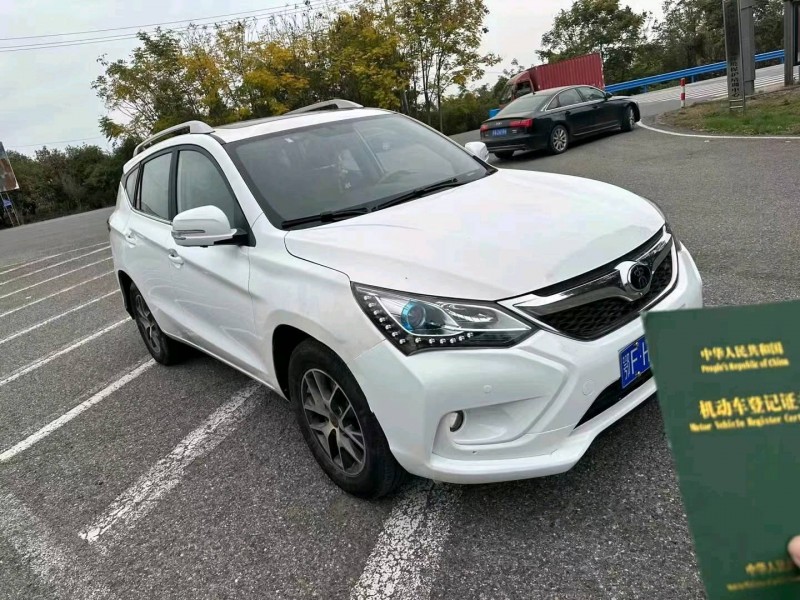 武汉16年比亚迪宋3