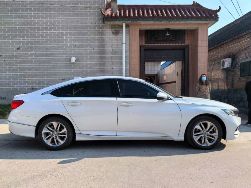 菏泽19年本田雅阁4