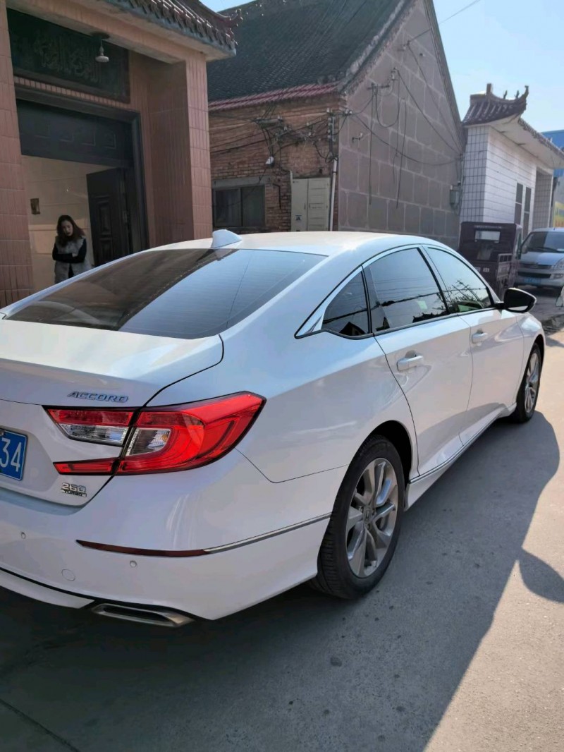 菏泽19年本田雅阁8