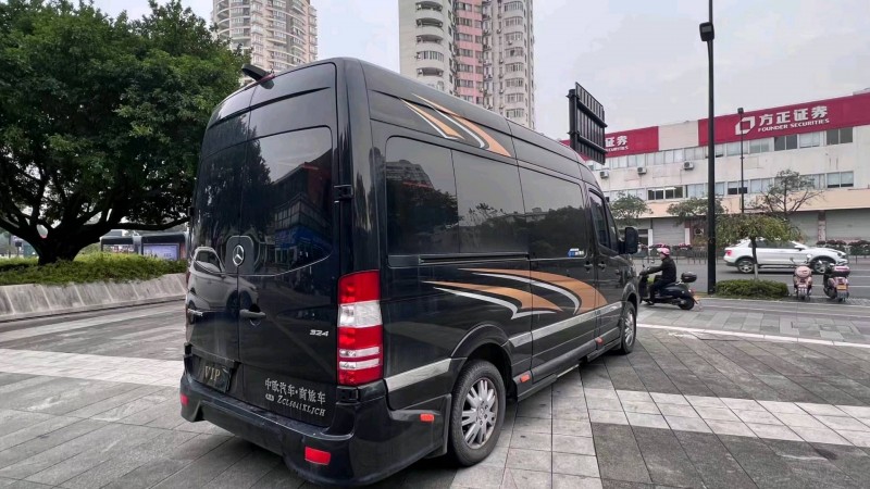 嘉兴19年奔驰斯宾特9