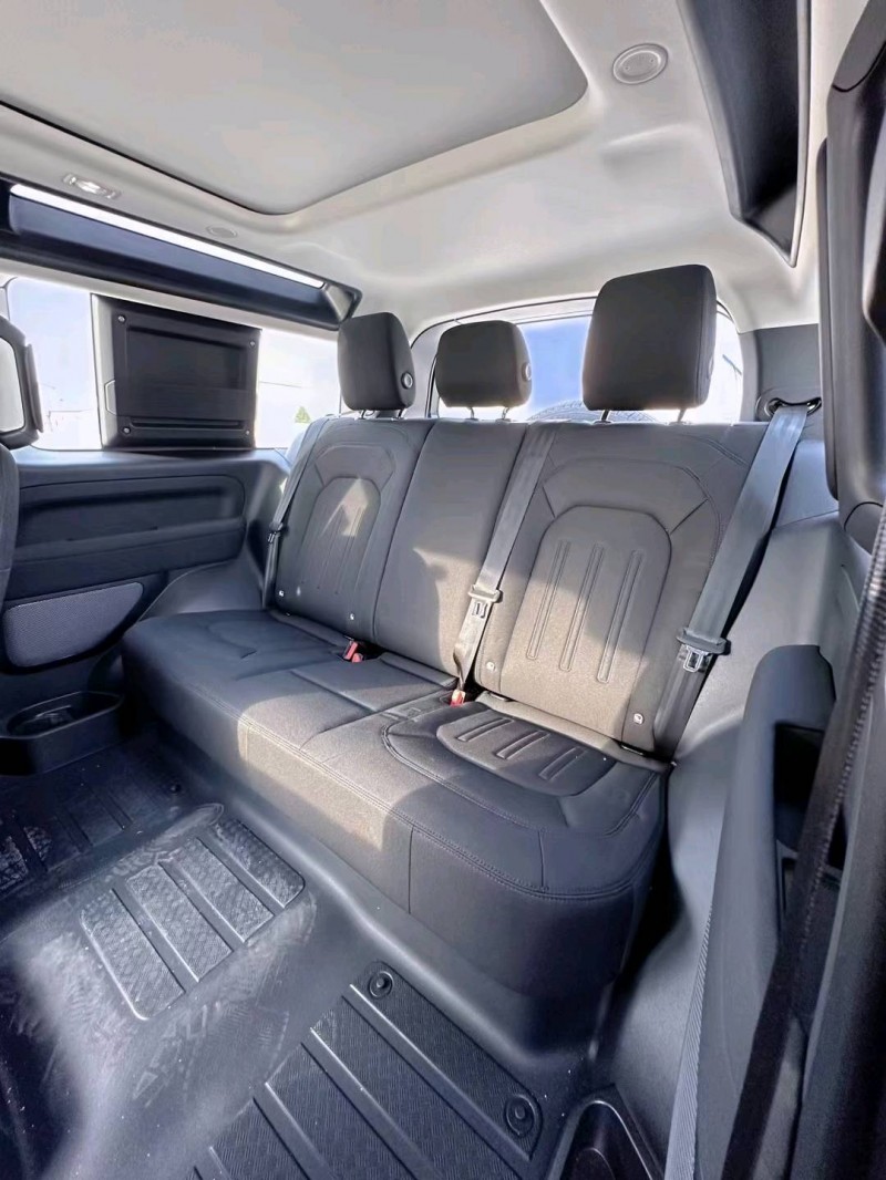 天津23年路虎卫士5