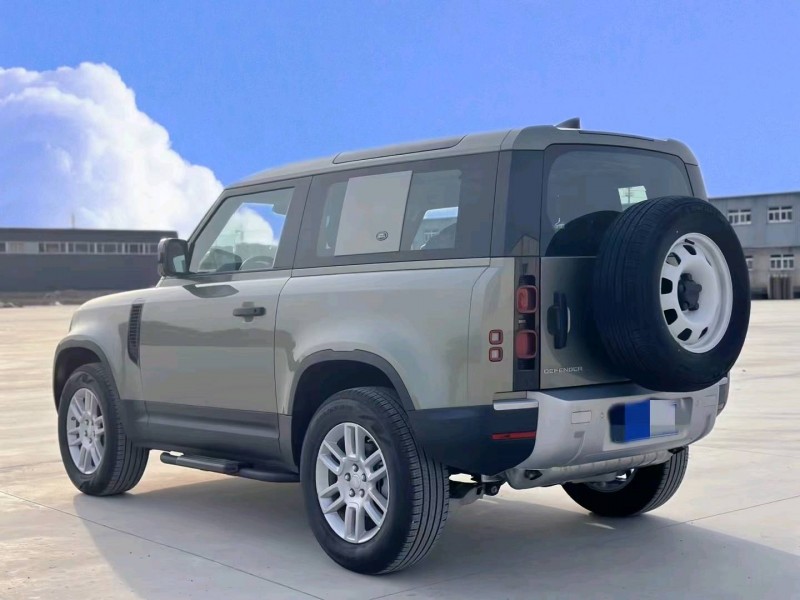 天津23年路虎卫士8